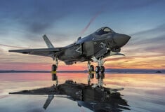 Η Τουρκία ζητά δύο μοίρες F-35 και βάζει σε αποθήκες τους S-400