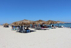 Ρόδος: Βανδάλισαν beach bar με καυστικό υγρό - Στα 8.000 ευρώ οι ζημιές