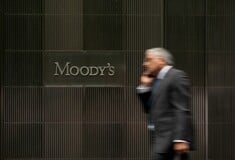 Η Moody's αναβάθμισε σε «θετικές» τις προοπτικές της ελληνικής οικονομίας