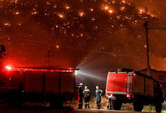 Φωτιά στο Ξυλόκαστρο: Μήνυμα 112 για τον Πύργο Κορινθίας