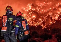 Φωτιά στο Ξυλόκαστρο: Κλειστά θα παραμείνουν και αύριο όλα τα σχολεία - Έφτασαν στην Αθήνα οι καπνοί