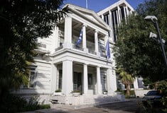 Υπουργείο Εξωτερικών: «Η ελληνική κυβέρνηση καταδικάζει τις επιθέσεις του Ιράν κατά του Ισραήλ»