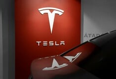 Η Tesla ανακαλεί 27.000 αυτοκίνητα λόγω προβλήματος στην κάμερα οπισθοπορείας