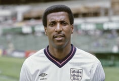 Viv Anderson: Το ιστορικό ντεμπούτο του πρώτου μαύρου παίκτη της Αγγλίας και η ανεξίτηλη μάχη του με τον ρατσισμό