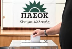 ΠΑΣΟΚ: Αντίστροφη μέτρηση για να κλείσουν οι κάλπες - 150.000 ψήφισαν μέχρι τις 3