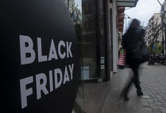 Black Friday: Ένας στους δύο Έλληνες σκέφτεται να κάνει αγορές