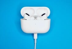 Πώς η νέα λειτουργία των AirPods μπορεί να βοηθήσει τα άτομα με προβλήματα ακοής