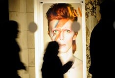 Το αρχείο του David Bowie θα ανοίξει για το κοινό το 2025 στο νέο Victoria & Albert Museum στο Λονδίνο