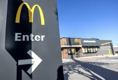 McDonald's: Ξεπέρασαν τις 90 οι δηλητηριάσεις - Τα κρεμμύδια ο πιθανός ένοχος, λέει το CDC