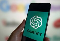 Διαθέσιμο πλέον το ChatGPT για τηλεφωνικές κλήσεις και μηνύματα στις ΗΠΑ