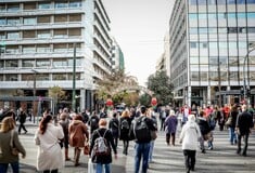 Ποια εμπορικά καταστήματα και σούπερ μάρκετ είναι σήμερα ανοιχτά