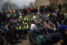 Γερμανία: Χιλιάδες διαδηλωτές προσπαθούν να μπλοκάρουν το συνέδριο του ακροδεξιού AfD