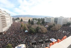 Η μεγάλη συγκέντρωση στο Σύνταγμα για τα Τέμπη