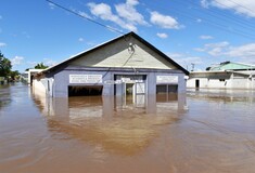 Πρωτοφανείς πλημμύρες στην Αυστραλία: Χιλιάδες εγκαταλείπουν τα σπίτια τους - Μία νεκρή