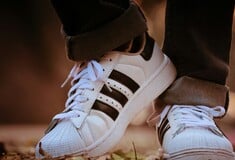 Πρόστιμο στην Adidas από την Τουρκία για παπούτσια από δέρμα χοίρου