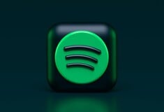 Η Spotify λέει ότι κατέβαλε πέρυσι 10 δισ. δολάρια σε δικαιώματα εν μέσω επικρίσεων από καλλιτέχνες