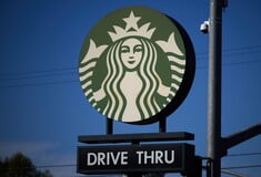 Starbucks: Άνδρας κέρδισε αποζημίωση $50 εκατ. αφού χύθηκε πάνω του καυτό τσάι