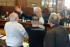 Βέροια: Παραλίγο να πιαστούν στα χέρια στο δημοτικό συμβούλιο - «Θα σου αστράψω μία» 