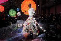 Fan bourgeois για νέο κοινό στη νέα Chanel του Matthieu Blazy