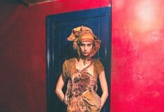 «Dirty Looks»: Υψηλή ραπτική με λάσπη, λεκέδες και καψαλισμένα ρούχα