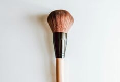 Πώς ένα πινέλο μακιγιάζ μπορεί να ανακουφίσει αποτελεσματικά τη φαγούρα