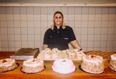 «Τριλέτσε, κουλάτς, μπομπόνες»: Η Αναστασία έκανε τα αλβανικά γλυκά viral