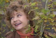 ΠΕΘΑΝΕ ΗΘΟΠΟΙΟΣ ΠΡΟΥΝΕΛΑ ΣΚΕΙΛΣ