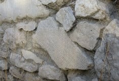 Τουρκία: Σπίτι στην Πισιδία χτίστηκε με λίθους που φέρουν στα ελληνικά επιστολή του Ρωμαίου αυτοκράτορα Καρακάλλα