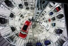 Η Ευρώπη «μετρά ημέρες» πριν σταματήσει η παραγωγή αυτοκινήτων λόγω της κρίσης στους ημιαγωγούς