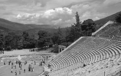 Κρατικό Θέατρο Βορείου Ελλάδος: «Πλούτος» του Αριστοφάνη στο Αρχείο Θέατρο Επιδαύρου