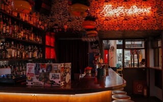 Πραξιτέλους bar: Εδώ και 16 χρόνια μάς προσφέρει τη διασκέδαση που αγαπάμε