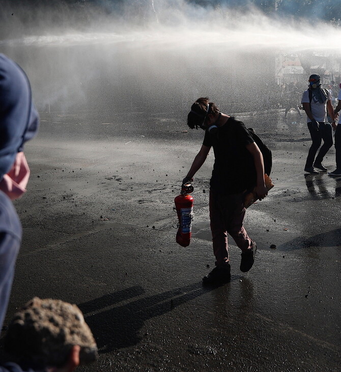 Χιλή: Εκατοντάδες αναφορές για τραυματισμούς παιδιών από αστυνομικούς στη διάρκεια της κρίσης
