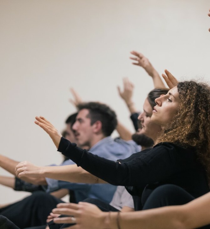 To «Ζιγκ - Ζαγκ στις νεραντζιές» γίνεται παράσταση-Φωτογραφίες από τις πρόβες