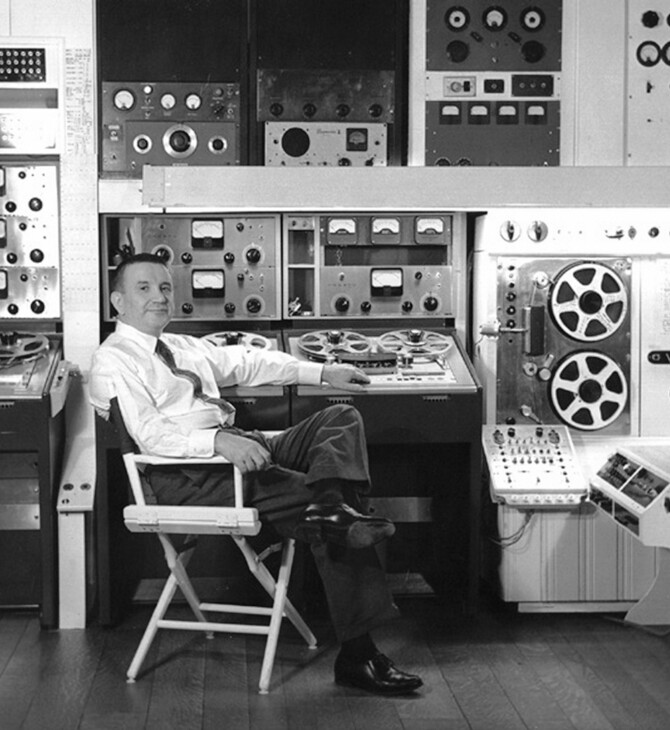 Ο Raymond Scott, ο πατέρας του home studio, στο cockpit των ονείρων