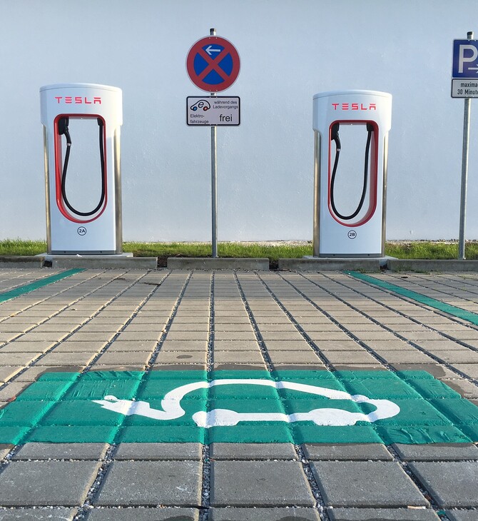 Tesla: Νέος σταθμός Superchargers στον Ψαθόπυργο
