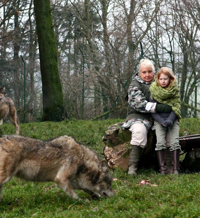 Μίσα Ντεφονσέκα: Η αληθινή ιστορία της γυναίκας που «έζησε με τους λύκους» και εξαπάτησε τους πάντες