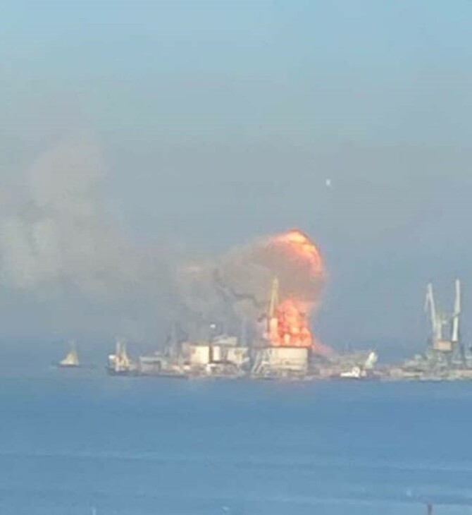 Εκρήξεις στο λιμάνι του Μπερντιάνσκ- Οι Ουκρανοί λένε ότι κατέστρεψαν ρωσικό πλοίο