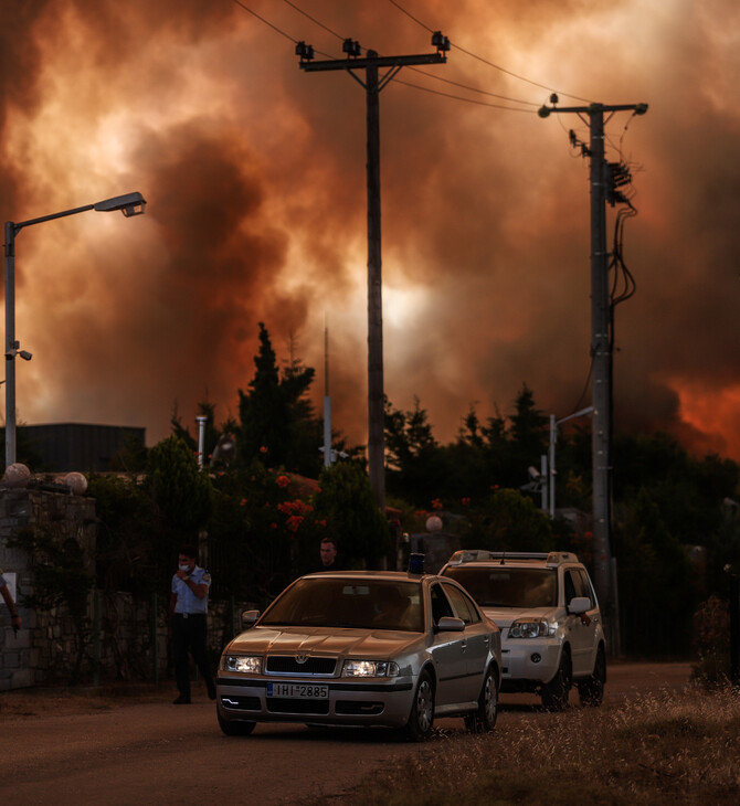 Φωτιά στη Βαρυμπόμπη