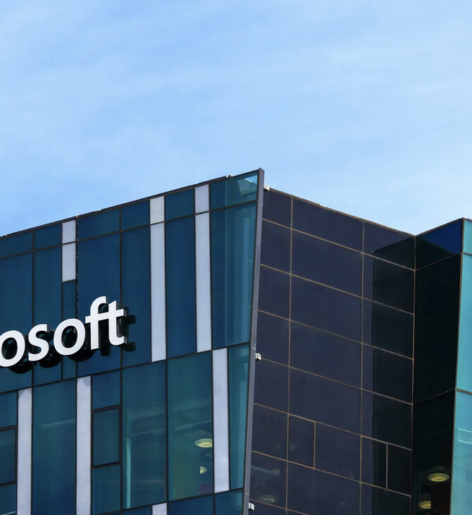 Η Microsoft απέλυσε «σχεδόν 1.000» εργαζόμενους