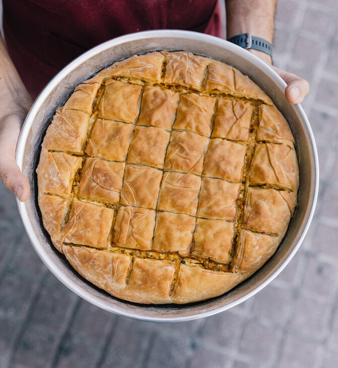 Στη νέα Ιωνία για τρίγωνες πίτες, διπλοκαβουρντισμένα στραγάλια, πεϊνιρλί με κιμά και προϊόντα από τον Πόντο 