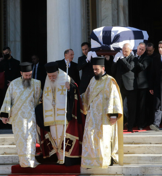 ΣΥΡΙΖΑ για κηδεία τέως βασιλιά Κωνσταντίνου: «Ο Μητσοτάκης υποκλίθηκε στην έκπτωτη βασιλεία»