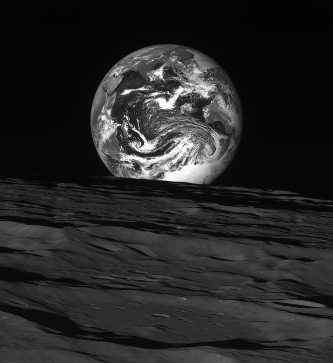 Εντυπωσιακό: Ασπρόμαυρες φωτογραφίες της Γης από την Σελήνη