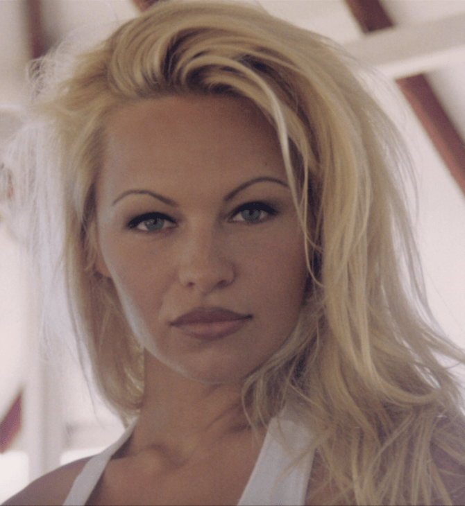 Pamela Anderson: «Δεν είμαι θύμα και δεν θέλω να κερδίσω τη συμπόνοια κανενός»