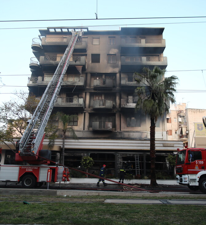 Νέα Σμύρνη: Φωτιά σε εστιατόριο, επεκτάθηκε σε πολυκατοικία- Ένας τραυματίας