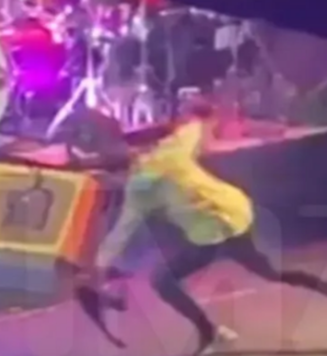 O Ρίνγκο Σταρ έπεσε στη σκηνή κατά τη διάρκεια συναυλίας 