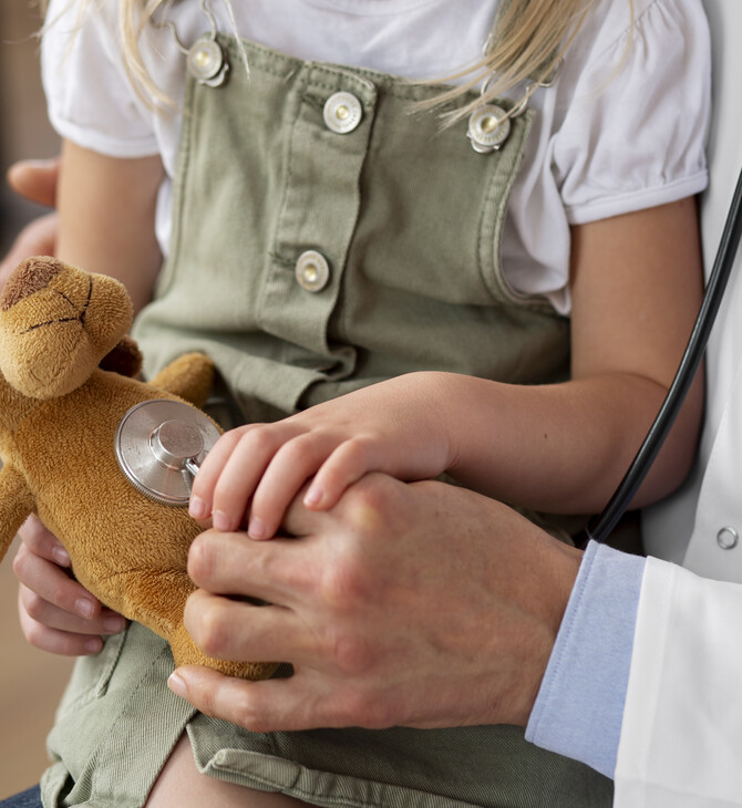 Ένα «Κύμα ζεστασιάς» αγκαλιάζει 30.000 μικρούς ασθενείς στα παιδιατρικά νοσοκομεία Αττικής