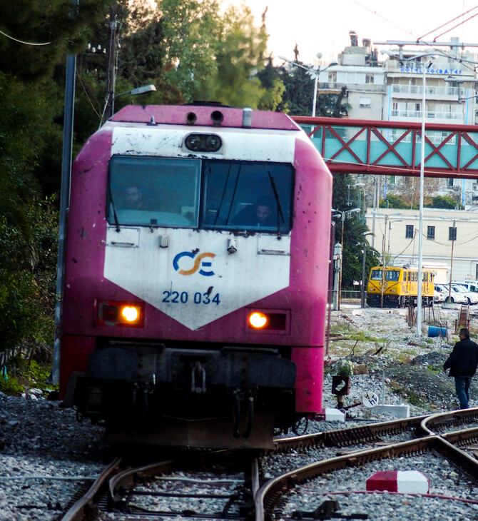 Θεσσαλονίκη: Τρένο προσέκρουσε σε δέντρο, ένας τραυματίας