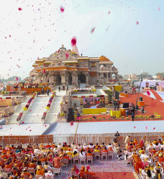 Εγκαινιάστηκε ο αμφιλεγόμενος ναός Ram Mandir, χιλιάδες Ινδουιστών στη γιορτή