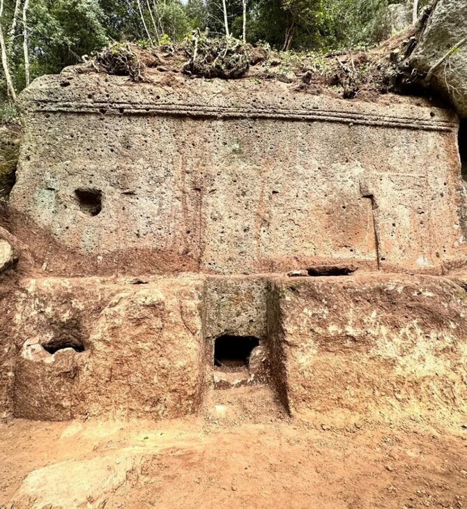 Ένας τεράστιος αρχαίος ετρουσκικός πέτρινος τάφος ήρθε στο φως