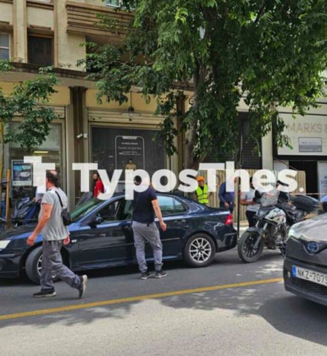 Θεσσαλονίκη: Έπεσαν μπάζα από κτίριο στην Τσιμισκή- Τραυματίστηκαν δύο γυναίκες